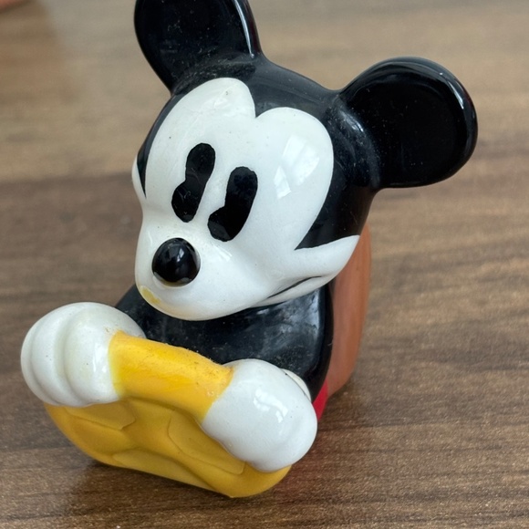 Walt DISNEY Salt & Pepper Shakers Magnetic MICKEY & MINNIE MOUSE Retro Red CAR 3 - Picture 11 of 15